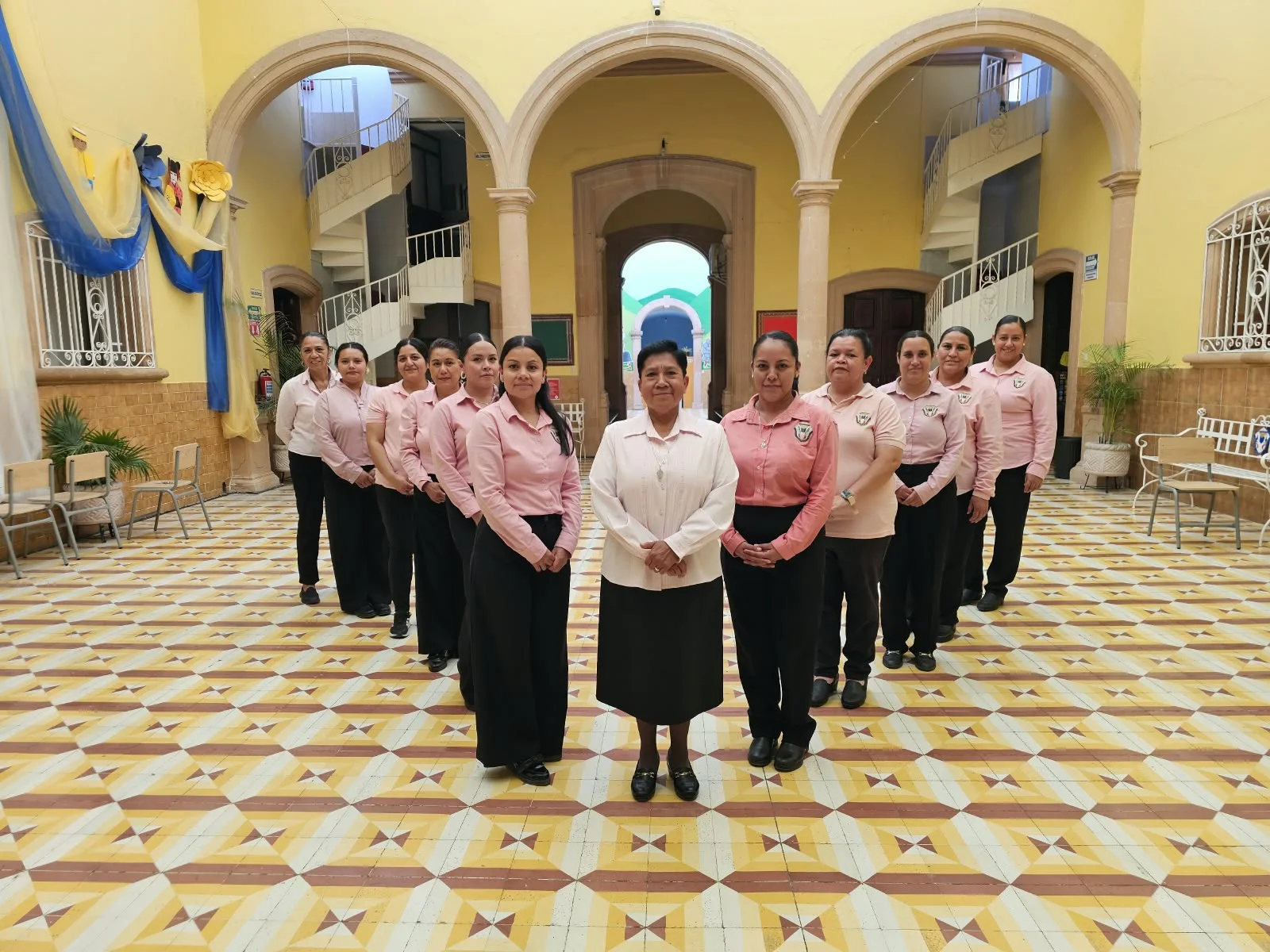 Integrantes del equipo del Colegio Pedro Moreno reunidos para una fotografía.
